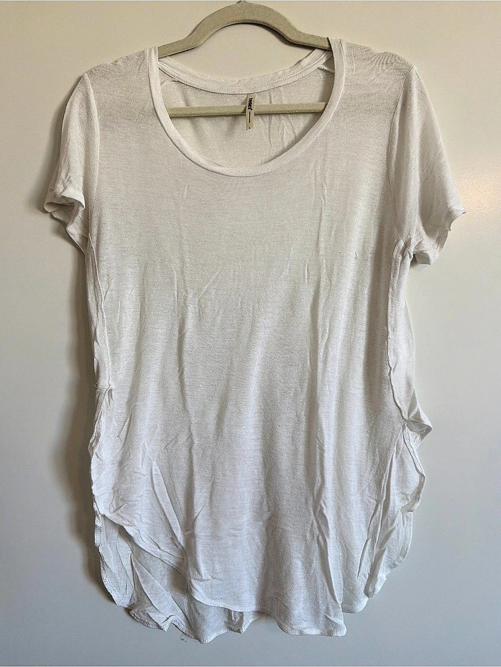 Tresics Sheer White Dolphin Hem Short Sleeve Top